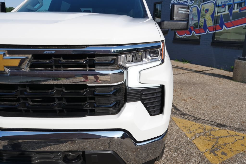 Used 2023 Chevrolet Silverado 1500 LT AWD/4WD image 3