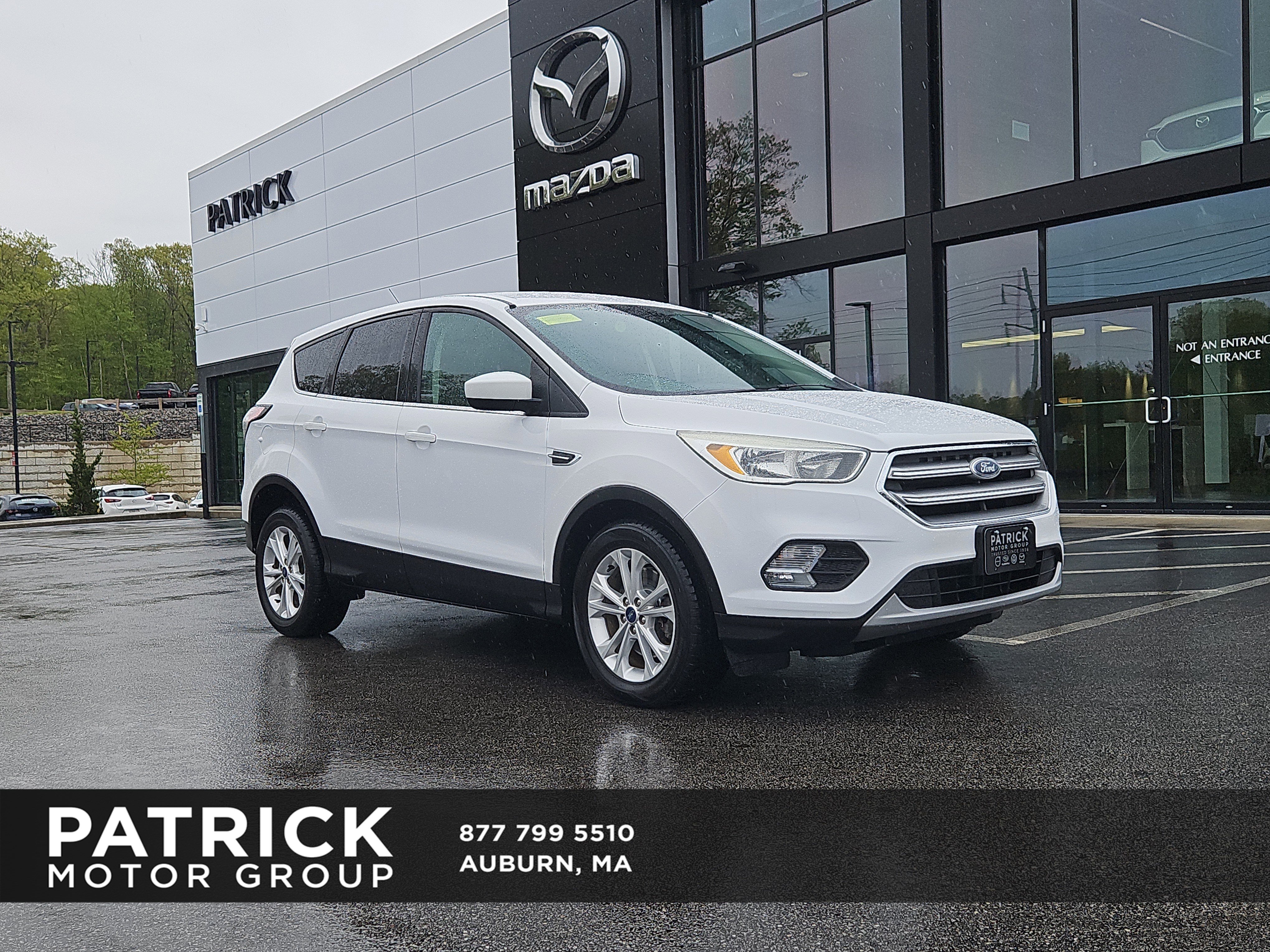 Used 2017 Ford Escape SE w/ SE Cold Weather Package AWD/4WD image 1