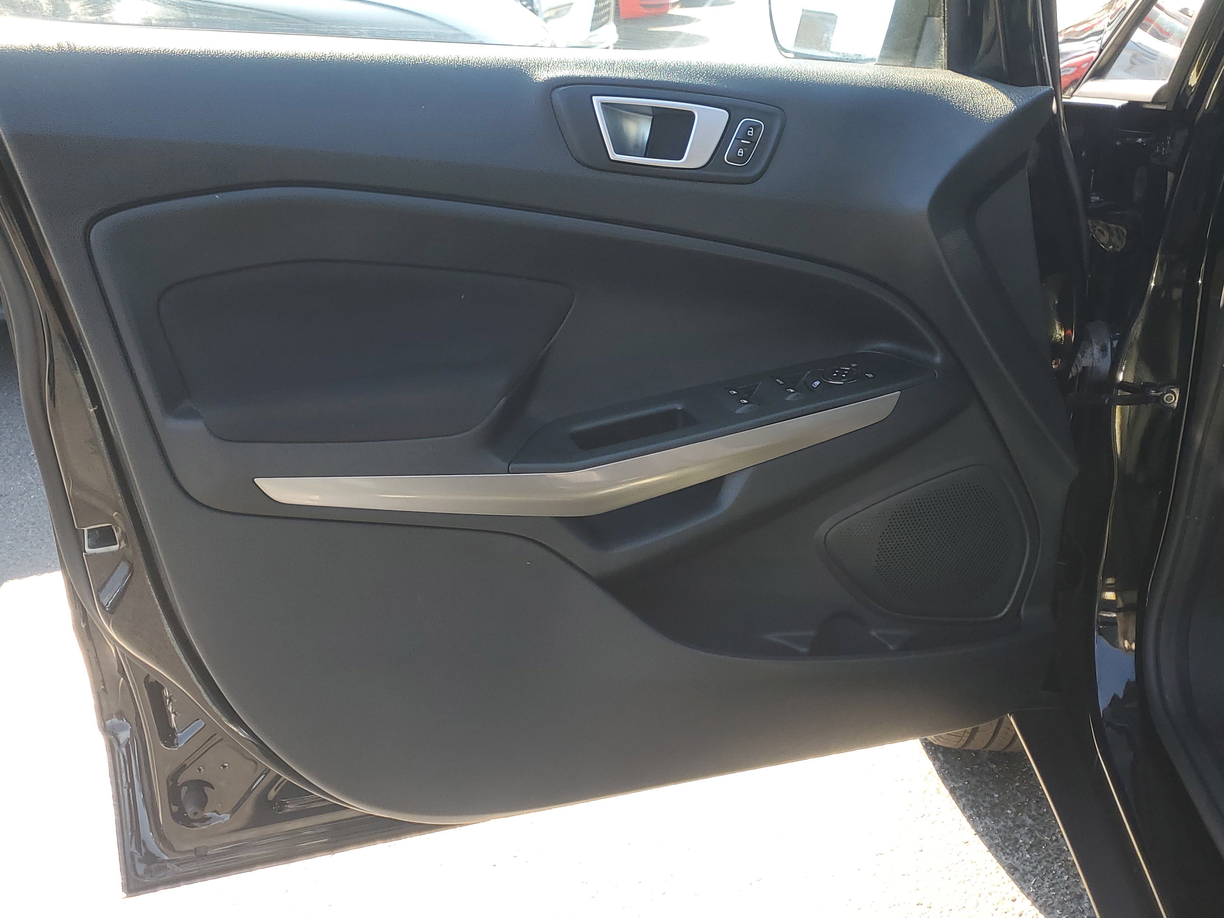 Used 2018 Ford EcoSport SE w/ SE Convenience Package image 19