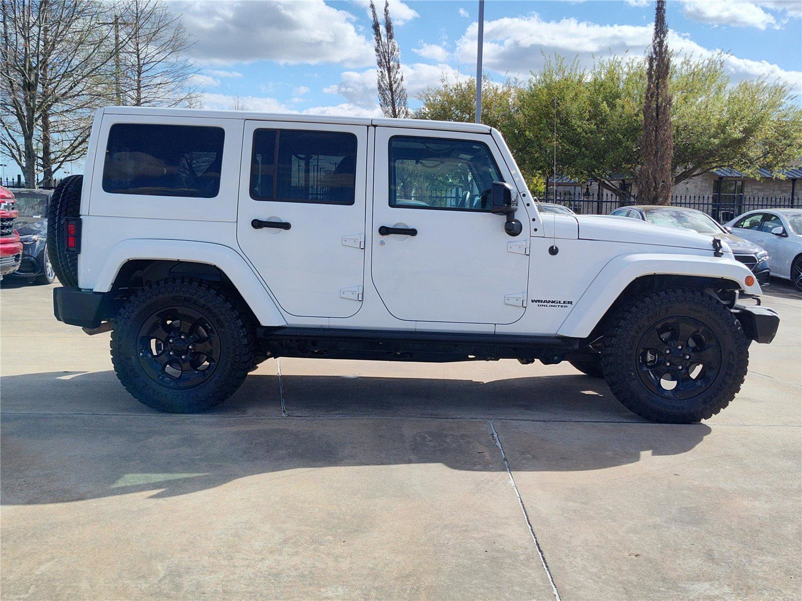 Used 2015 Jeep Wrangler Altitude image 8