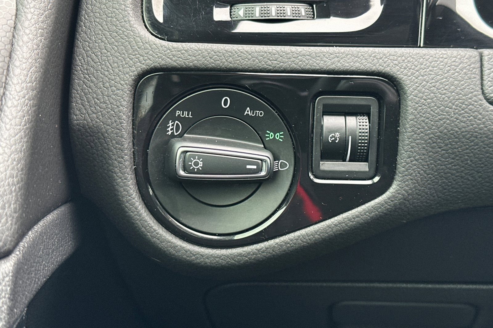 Used 2021 Volkswagen GTI SE image 30