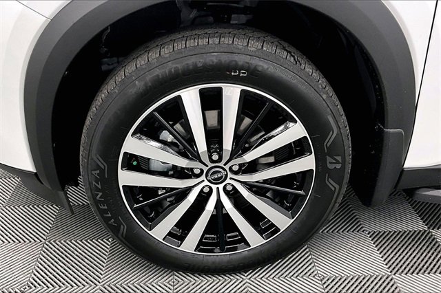 New 2025 Nissan Pathfinder Platinum image 11