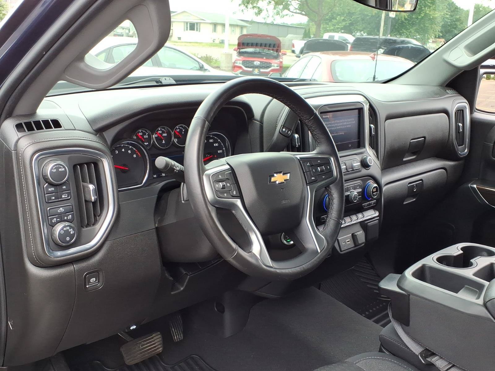 Used 2022 Chevrolet Silverado 1500 LT AWD/4WD image 5