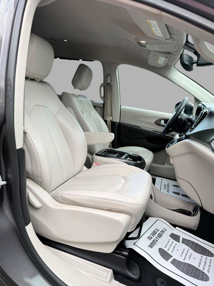 Used 2021 Chrysler Voyager Lxi FWD image 33