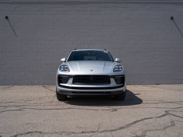 Certified 2026 Porsche Macan AWD/4WD image 10