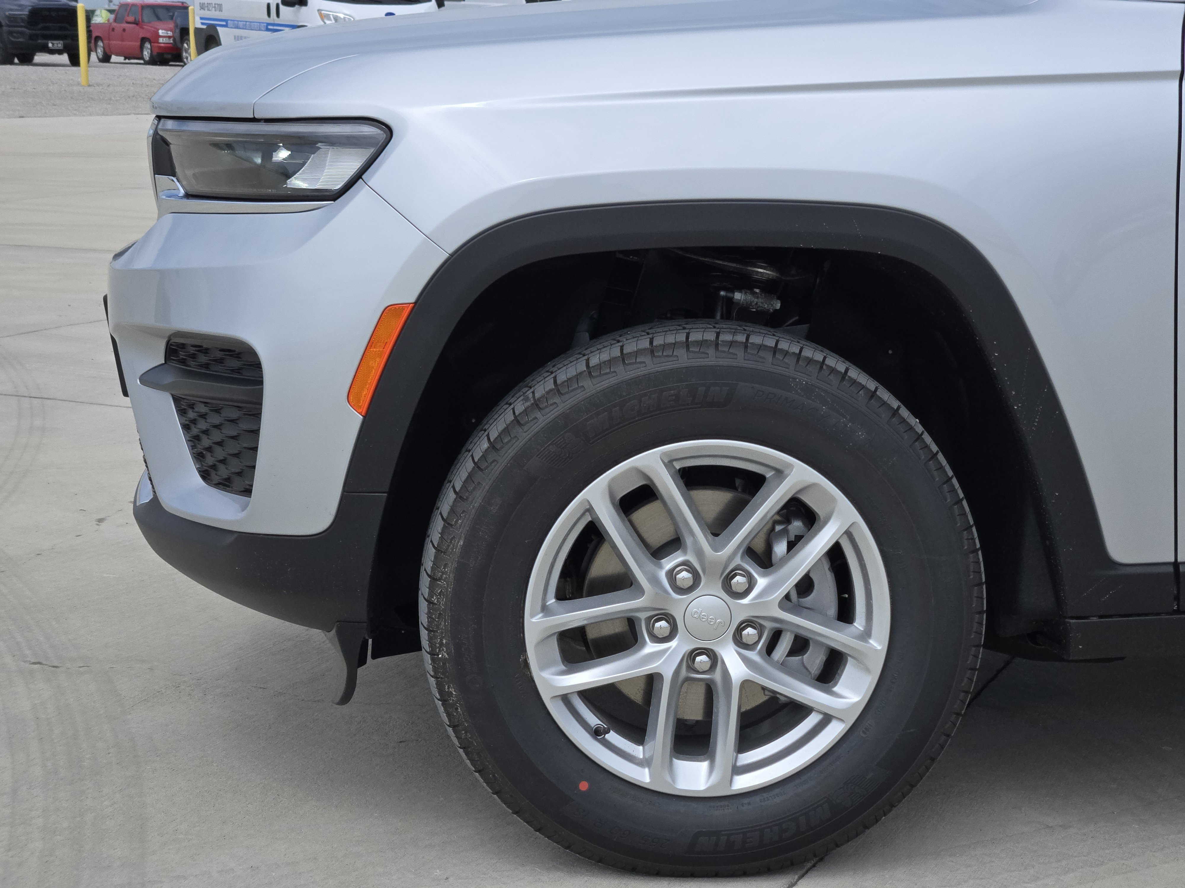 New 2026 Jeep Grand Cherokee Laredo w/ Trailer Tow Package AWD/4WD image 6