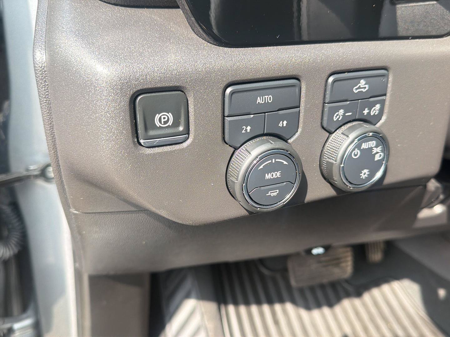 Used 2024 Chevrolet Silverado 1500 LT AWD/4WD image 13