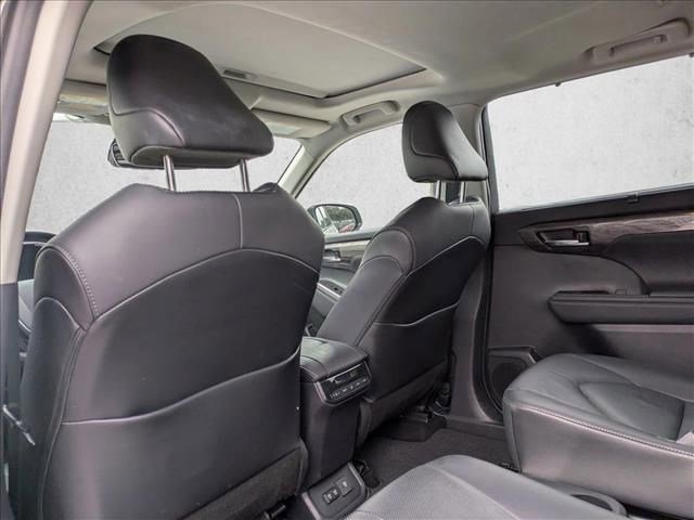 Used 2020 Toyota Highlander Limited image 15