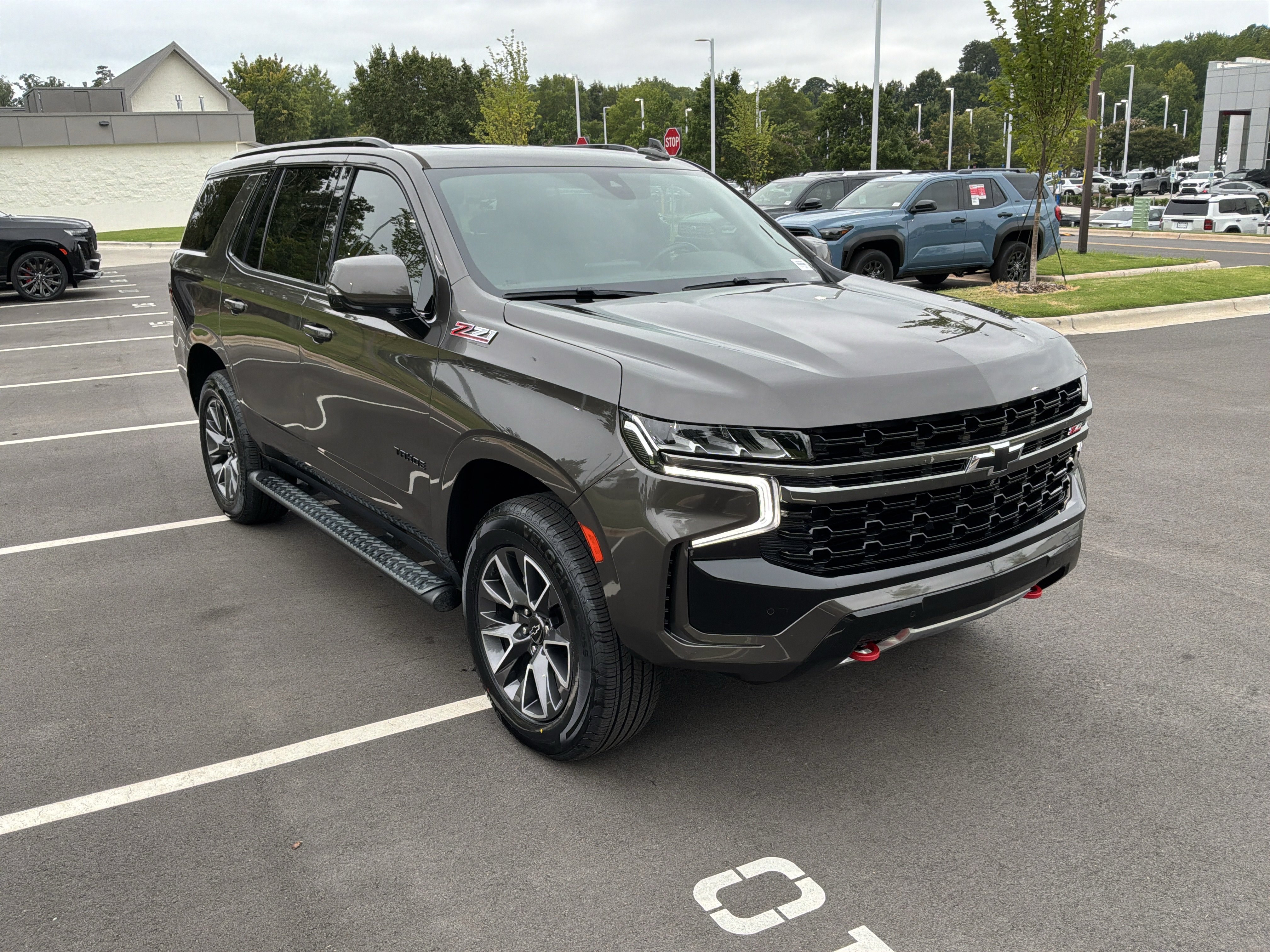 Used 2021 Chevrolet Tahoe Z71 w/ Z71 Signature Package AWD/4WD image 2