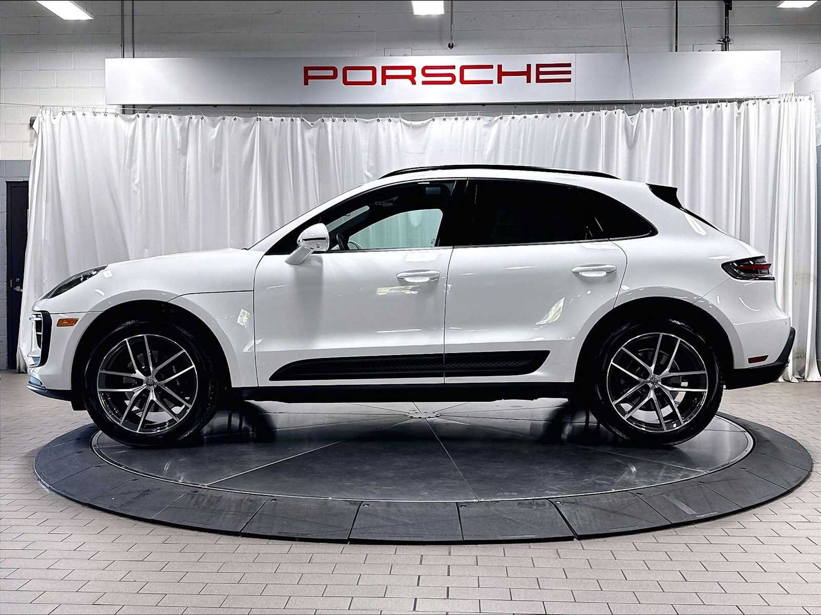Used 2026 Porsche Macan AWD/4WD image 2