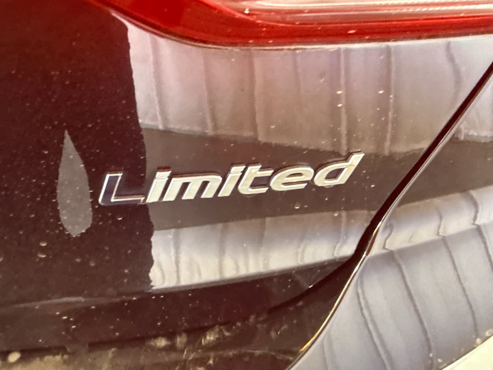 Used 2017 Hyundai Elantra Limited w/ Limited Tech Package 04 FWD image 15