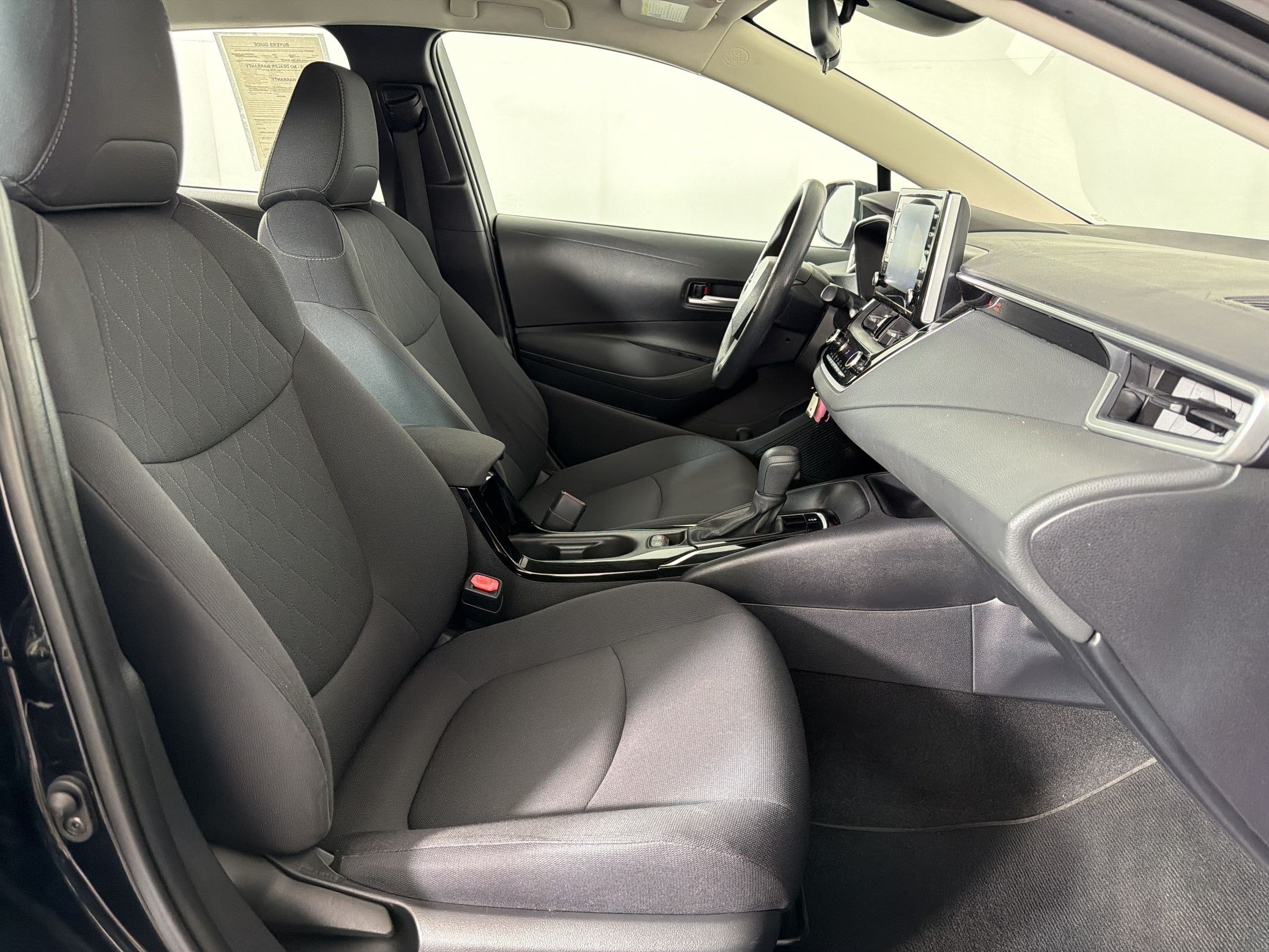 Used 2020 Toyota Corolla LE FWD image 19