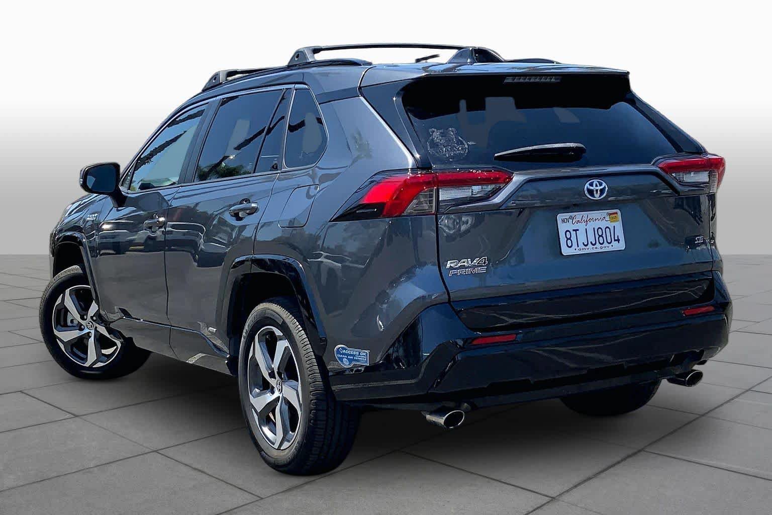 Used 2021 Toyota RAV4 SE w/ Weather & Moonroof Package AWD/4WD image 11