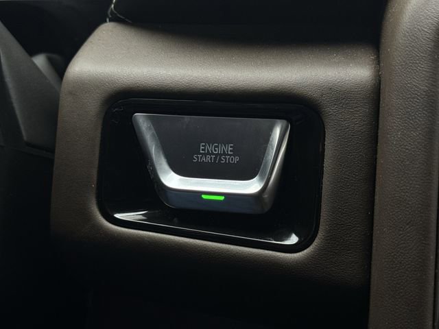 Certified 2025 GMC Yukon Denali Ultimate w/ LPO, Floor Liner Package AWD/4WD image 17