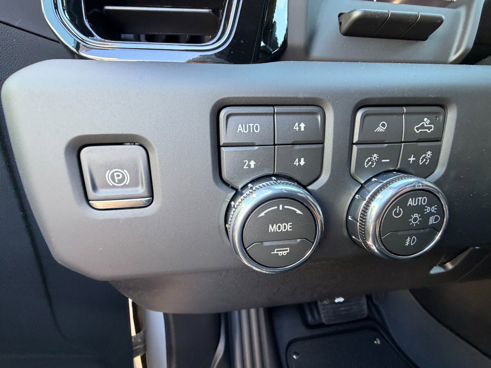 New 2026 GMC Sierra 2500 AT4X w/ LPO, Black Badging Package image 14