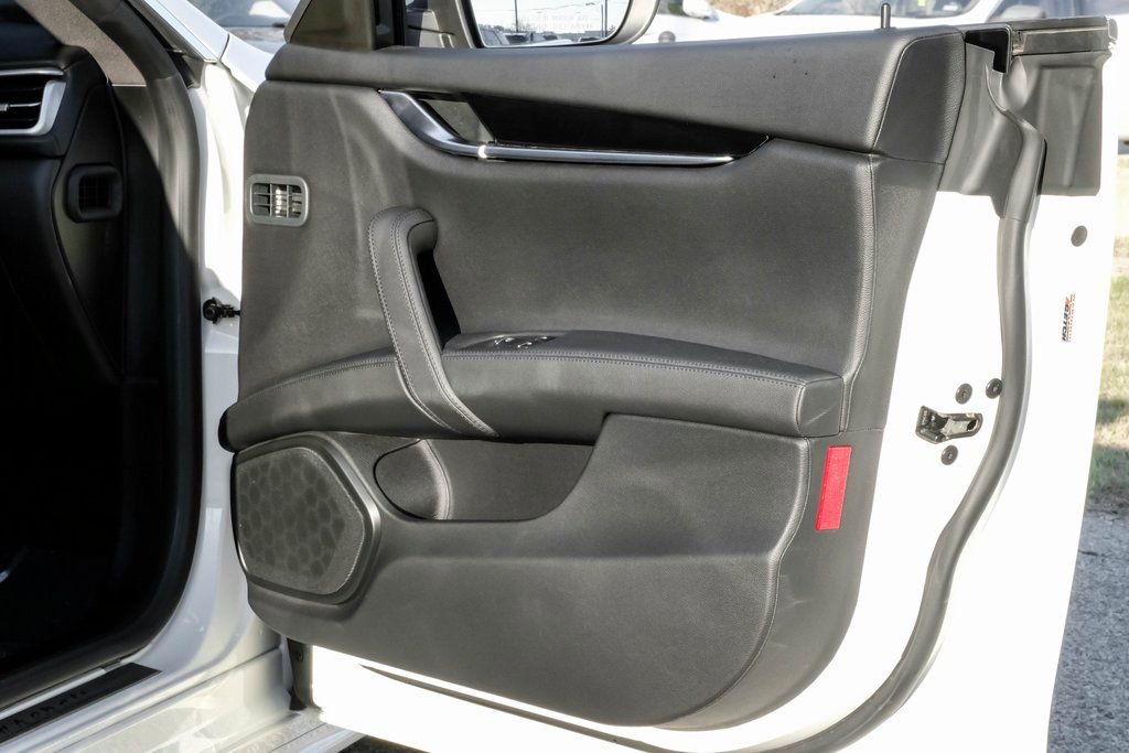 Used 2023 Maserati Ghibli Modena image 40