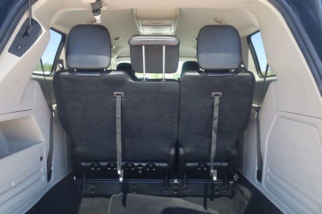 Used 2015 Chrysler Town & Country Touring FWD image 22