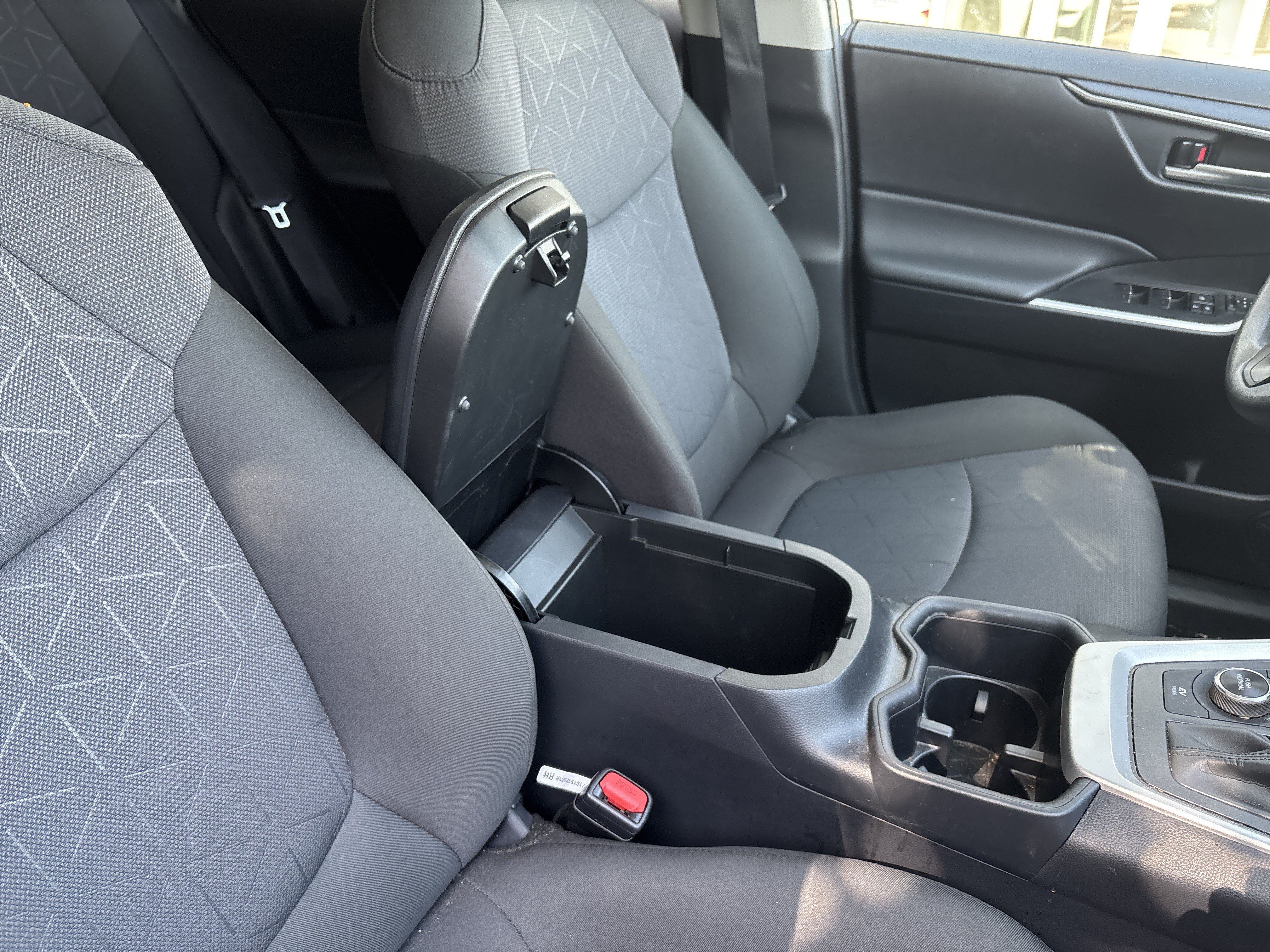 Used 2025 Toyota RAV4 XLE AWD/4WD image 26