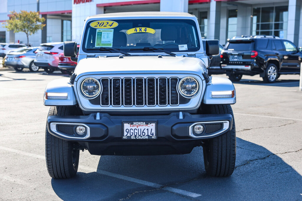 Used 2024 Jeep Wrangler Unlimited Sahara AWD/4WD image 19