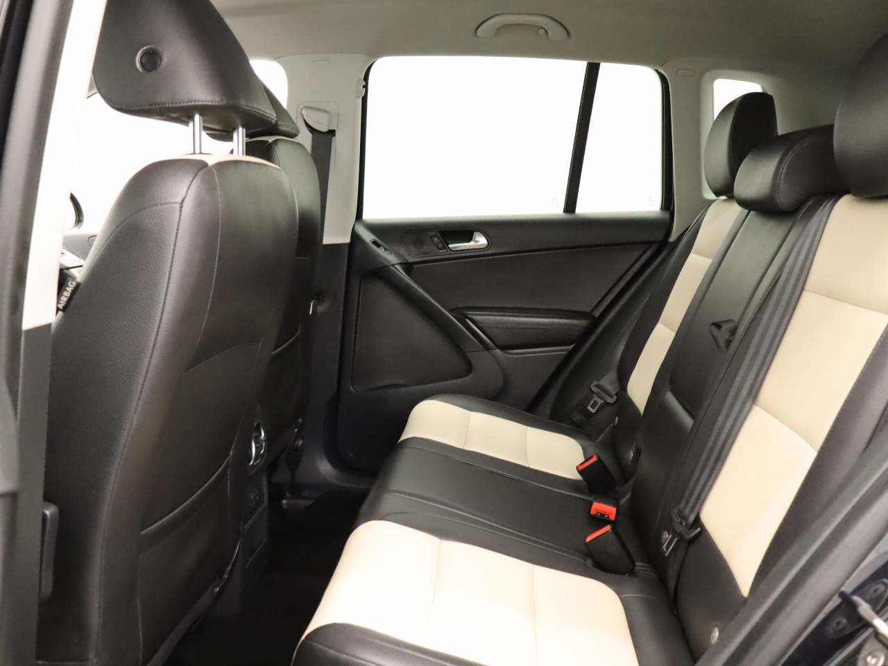 Used 2017 Volkswagen Tiguan S image 16