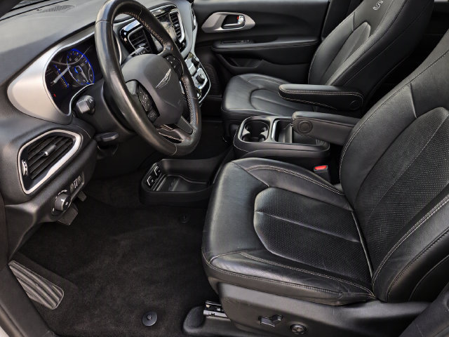 Used 2020 Chrysler Pacifica Touring-L w/ S Appearance Package FWD image 22