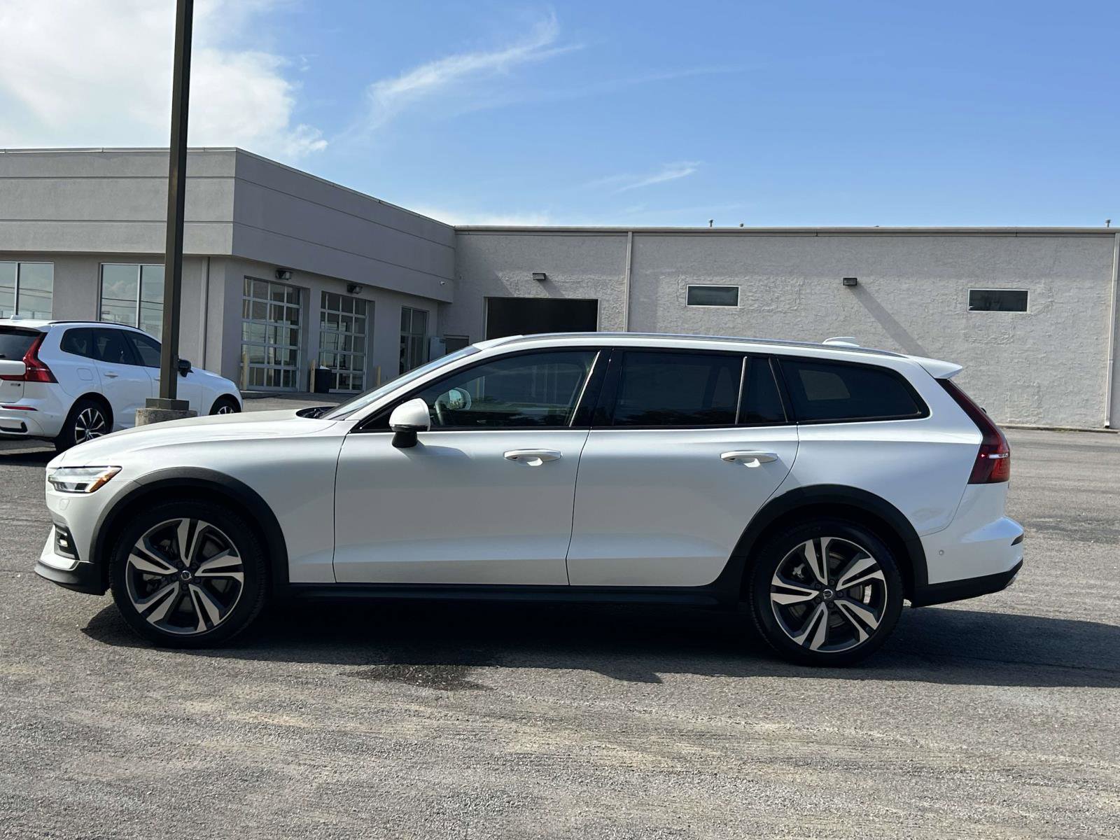 Certified 2025 Volvo V60 B5 Cross Country Plus image 6