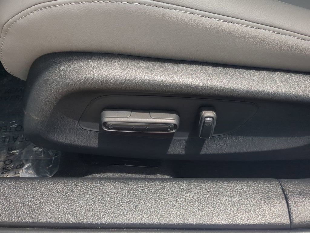 New 2025 Acura Integra Base image 20