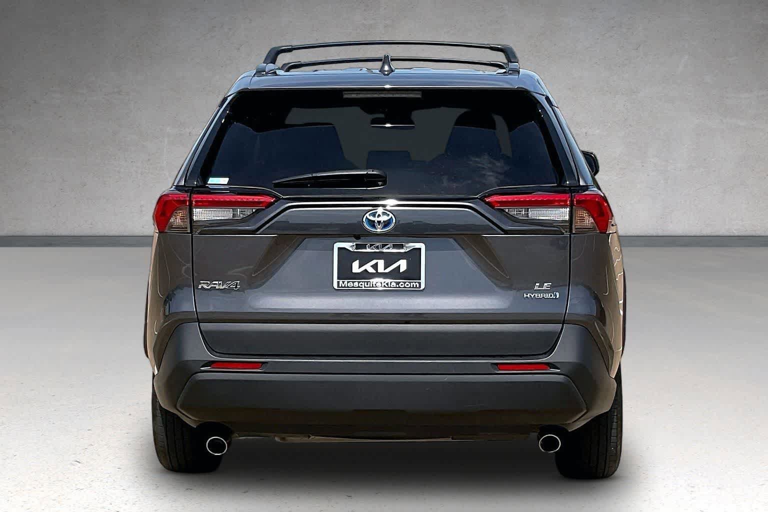 Used 2022 Toyota RAV4 LE AWD/4WD image 5