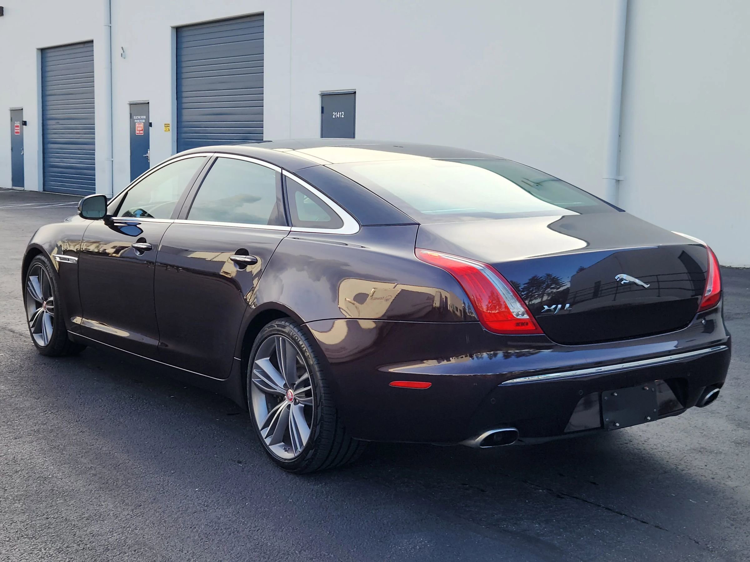 Used 2011 Jaguar XJ L Supersport RWD image 3