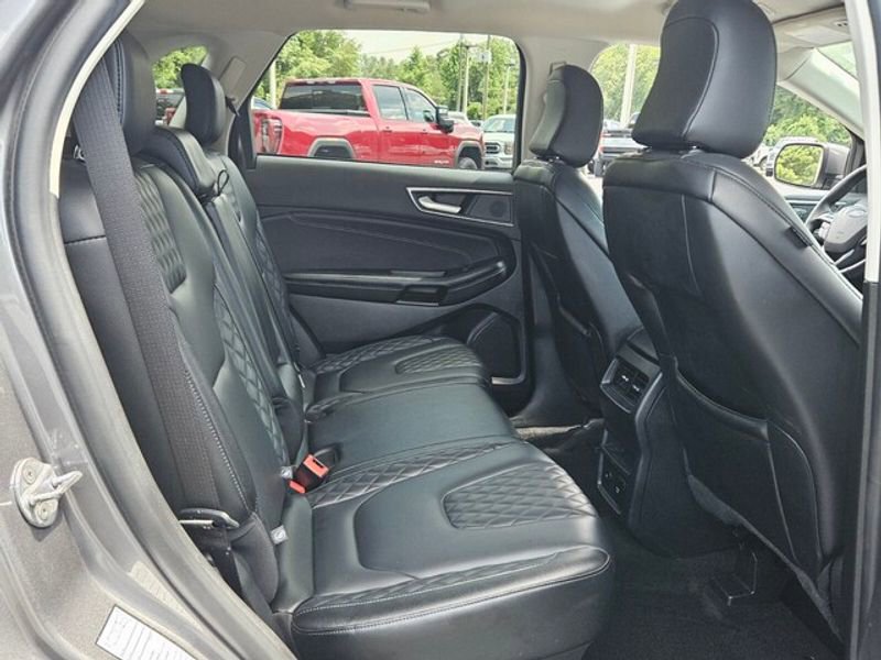 Used 2024 Ford Edge Titanium image 19