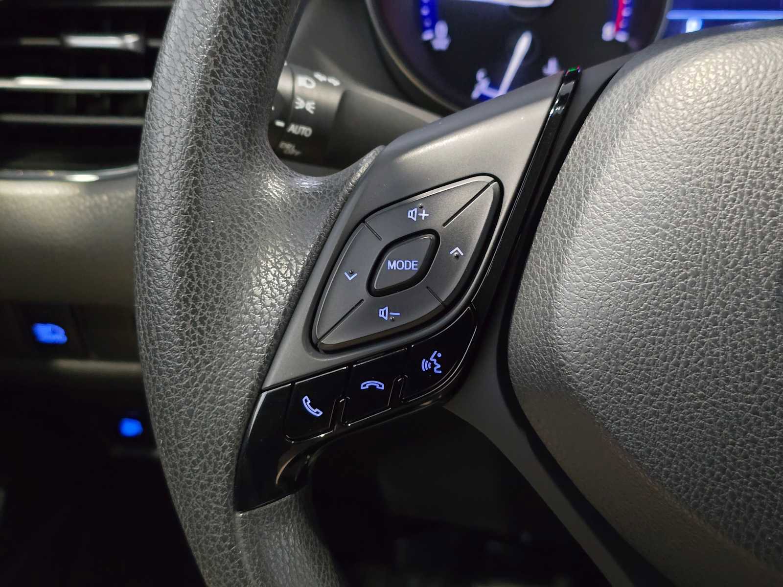 Used 2019 Toyota C-HR LE image 29