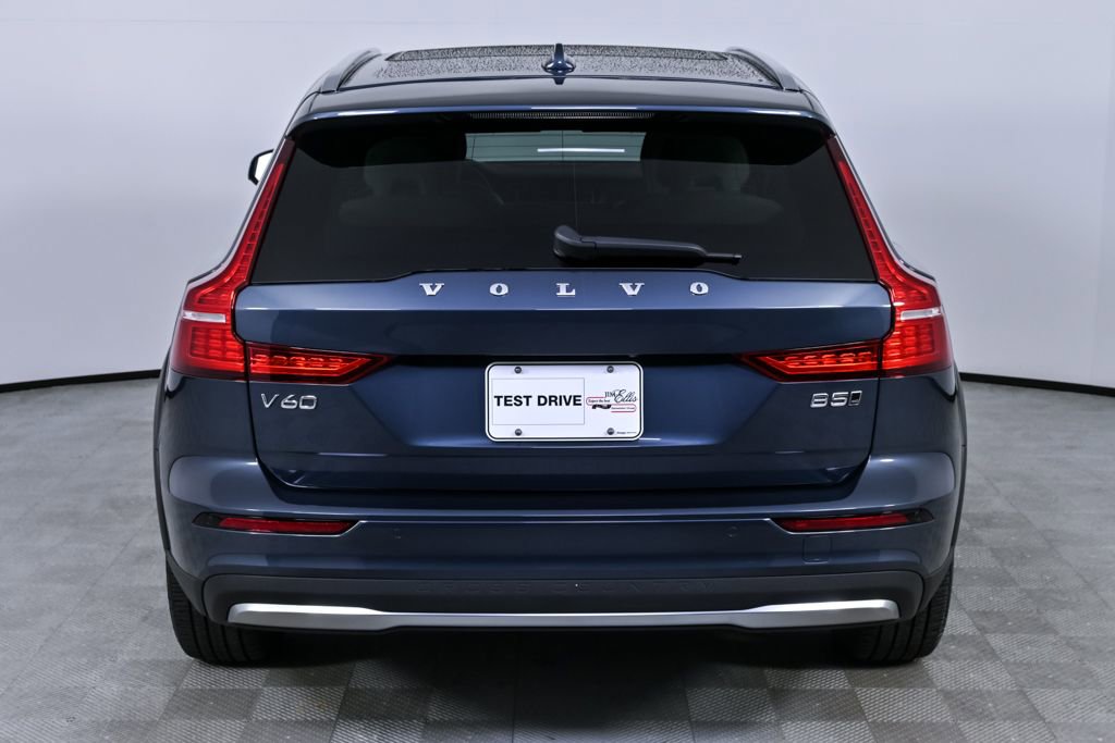 Used 2025 Volvo V60 B5 Cross Country Ultra image 30