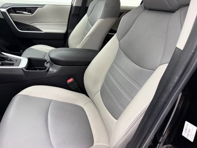 Used 2022 Toyota RAV4 XLE Premium image 26