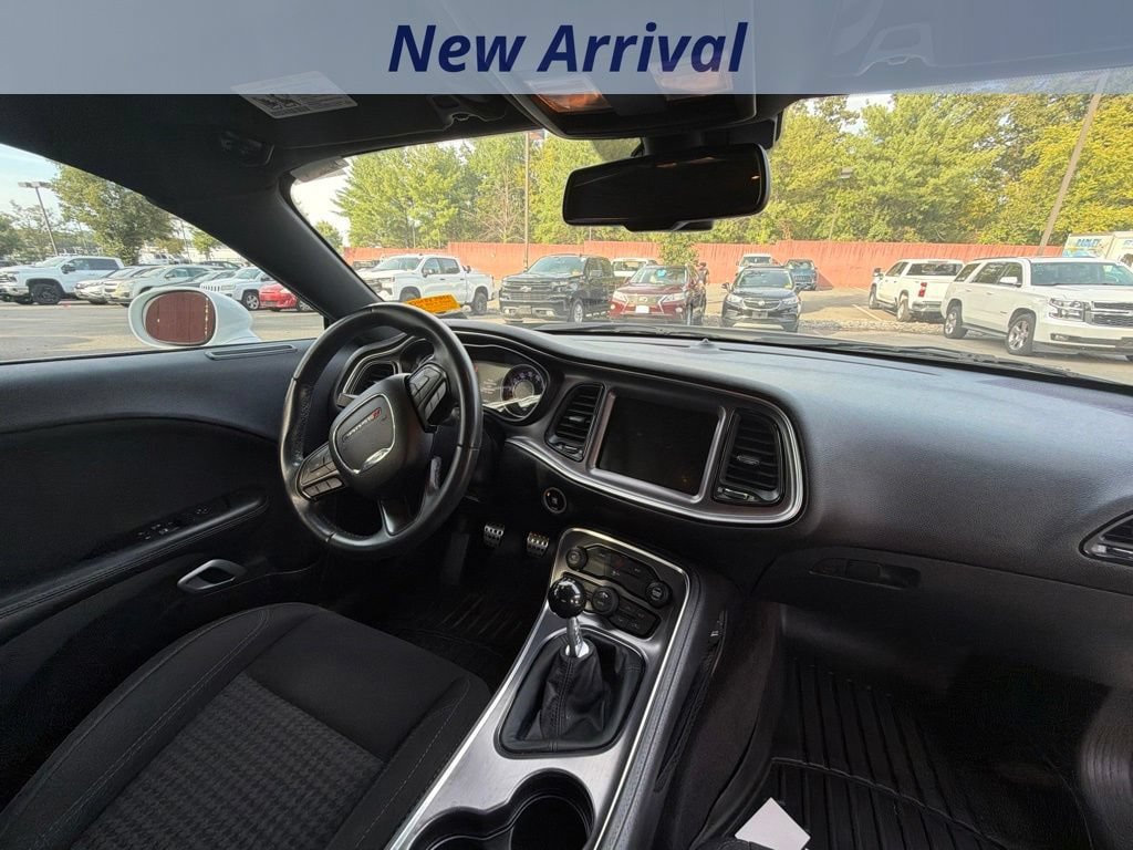 Used 2016 Dodge Challenger R/T RWD image 4