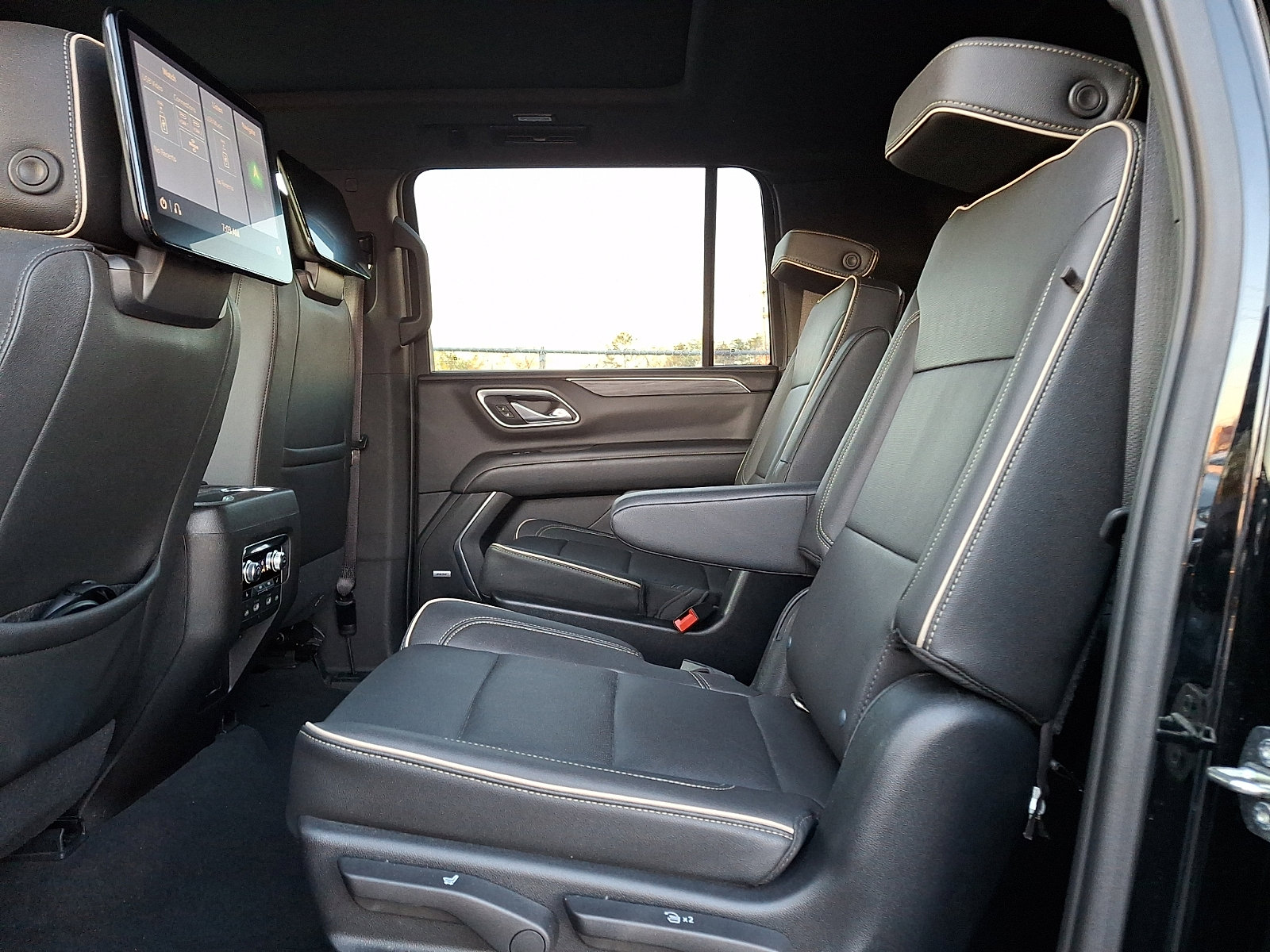 Certified 2021 GMC Yukon XL SLT w/ Rear Media and Nav Package image 10