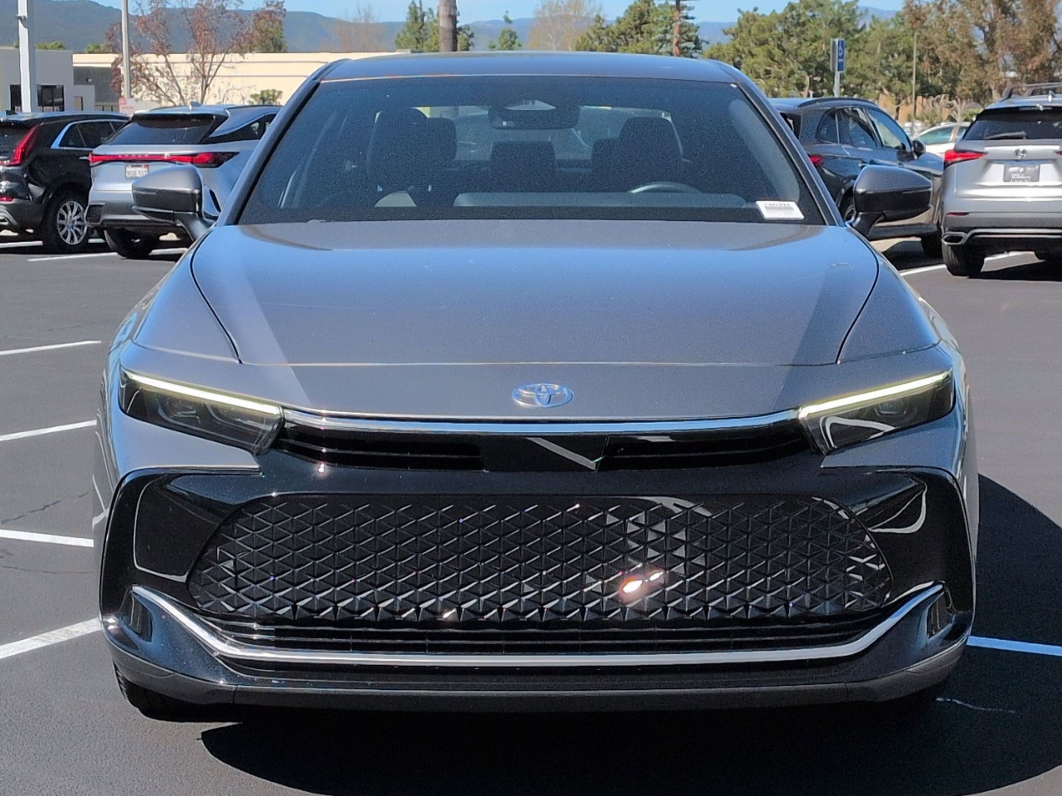 Used 2023 Toyota Crown XLE image 3