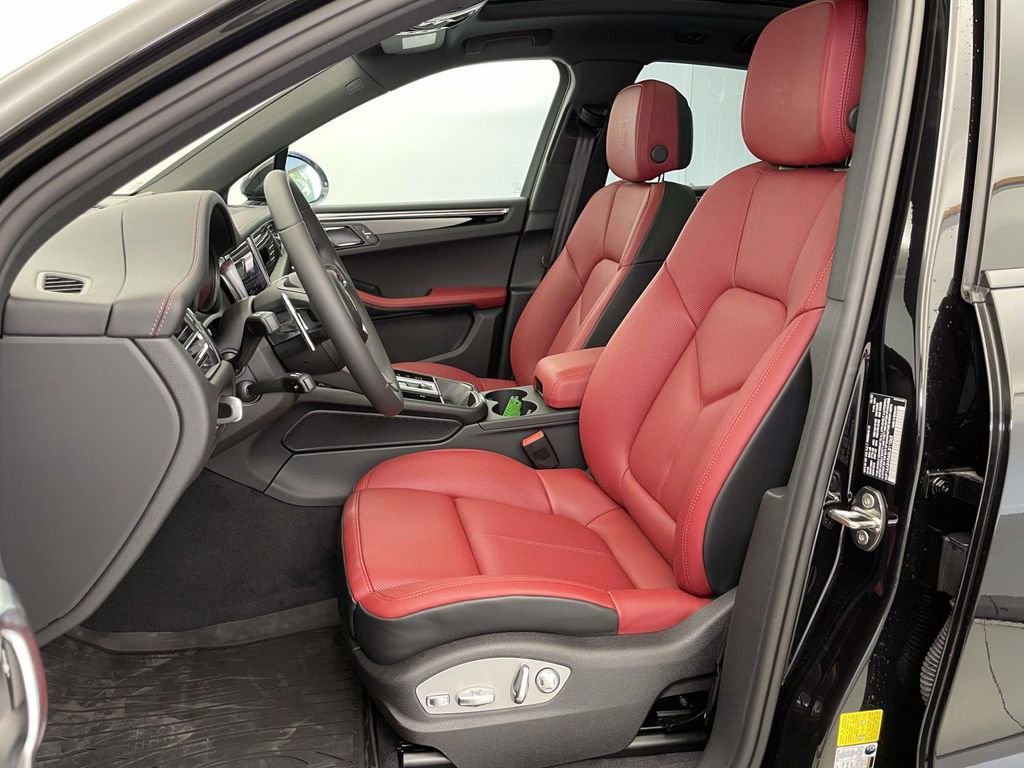 New 2025 Porsche Macan image 5