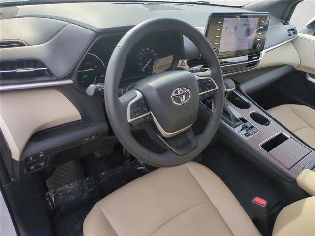 Used 2023 Toyota Sienna XLE image 10