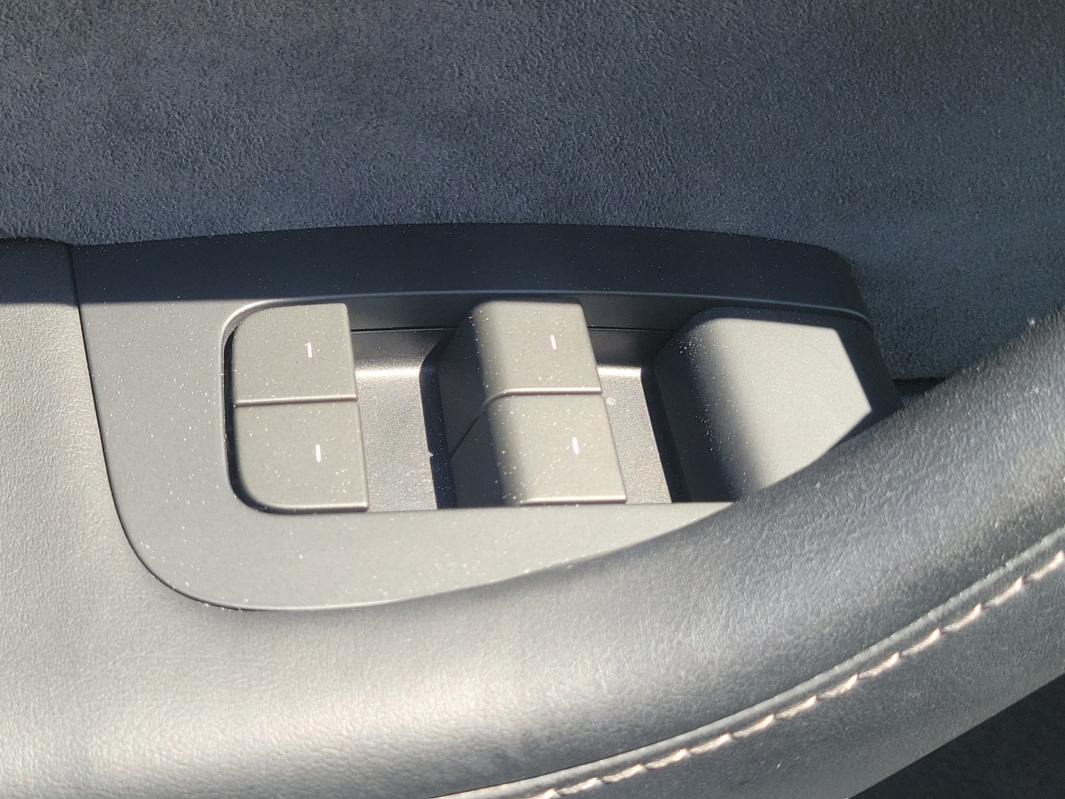 Used 2024 Tesla Model Y Long Range RWD image 30