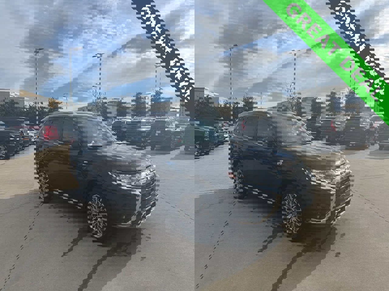 Used 2019 Mitsubishi Outlander SEL image 3