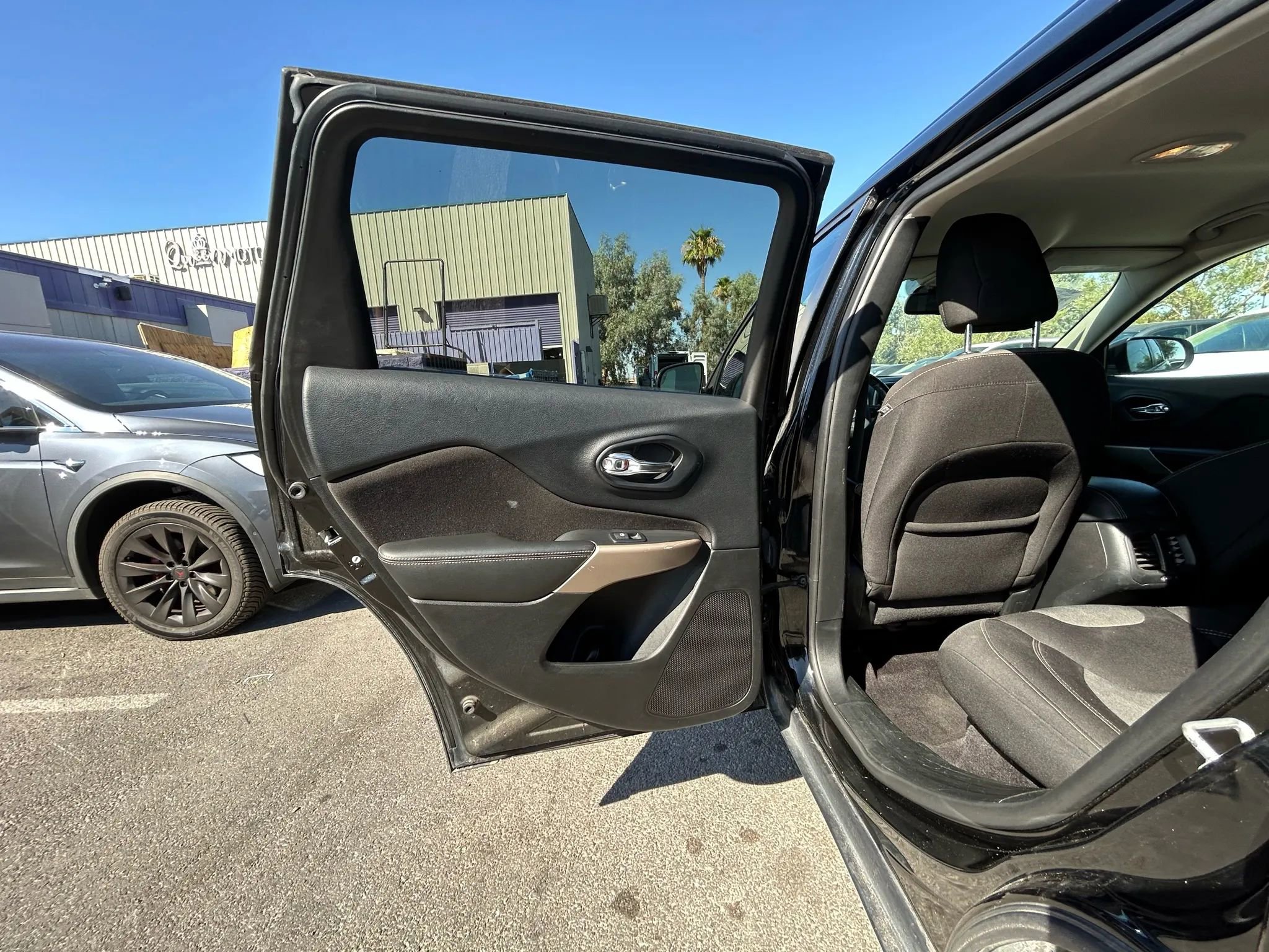 Used 2017 Jeep Cherokee Sport image 10