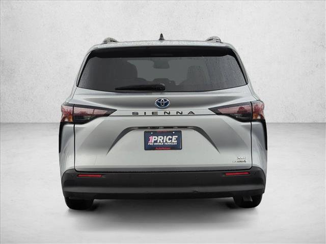Used 2023 Toyota Sienna XLE image 7