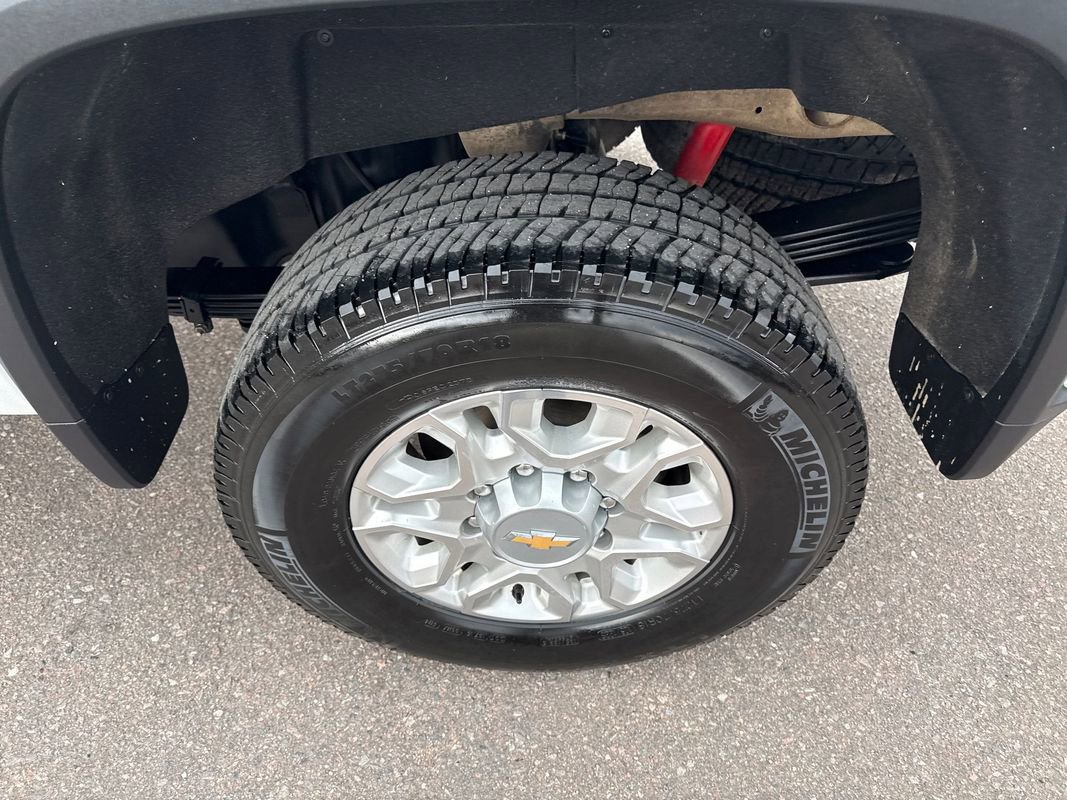 Used 2024 Chevrolet Silverado 2500 LT image 10