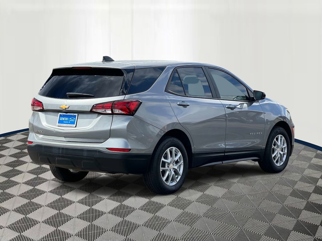 Used 2023 Chevrolet Equinox LS w/ LS Convenience Package FWD image 5