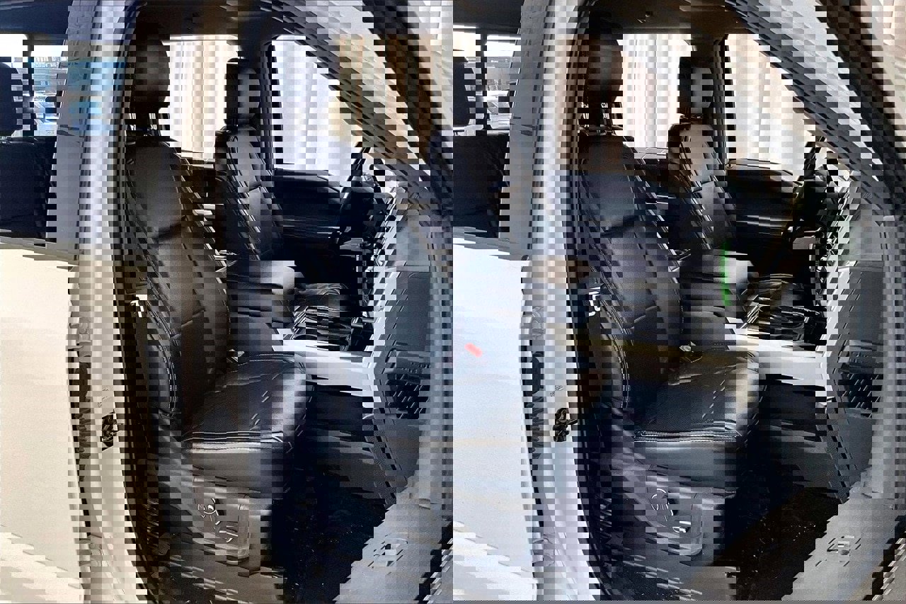 Used 2019 Ford F250 Lariat w/ Chrome Package image 16