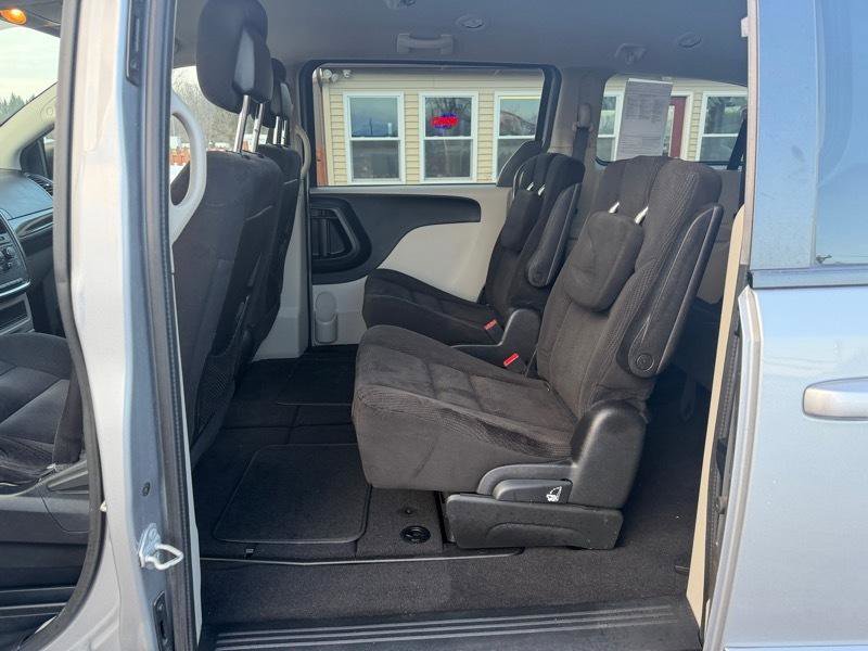 Used 2015 Dodge Grand Caravan SE w/ Quick Order Package 29E SE image 4