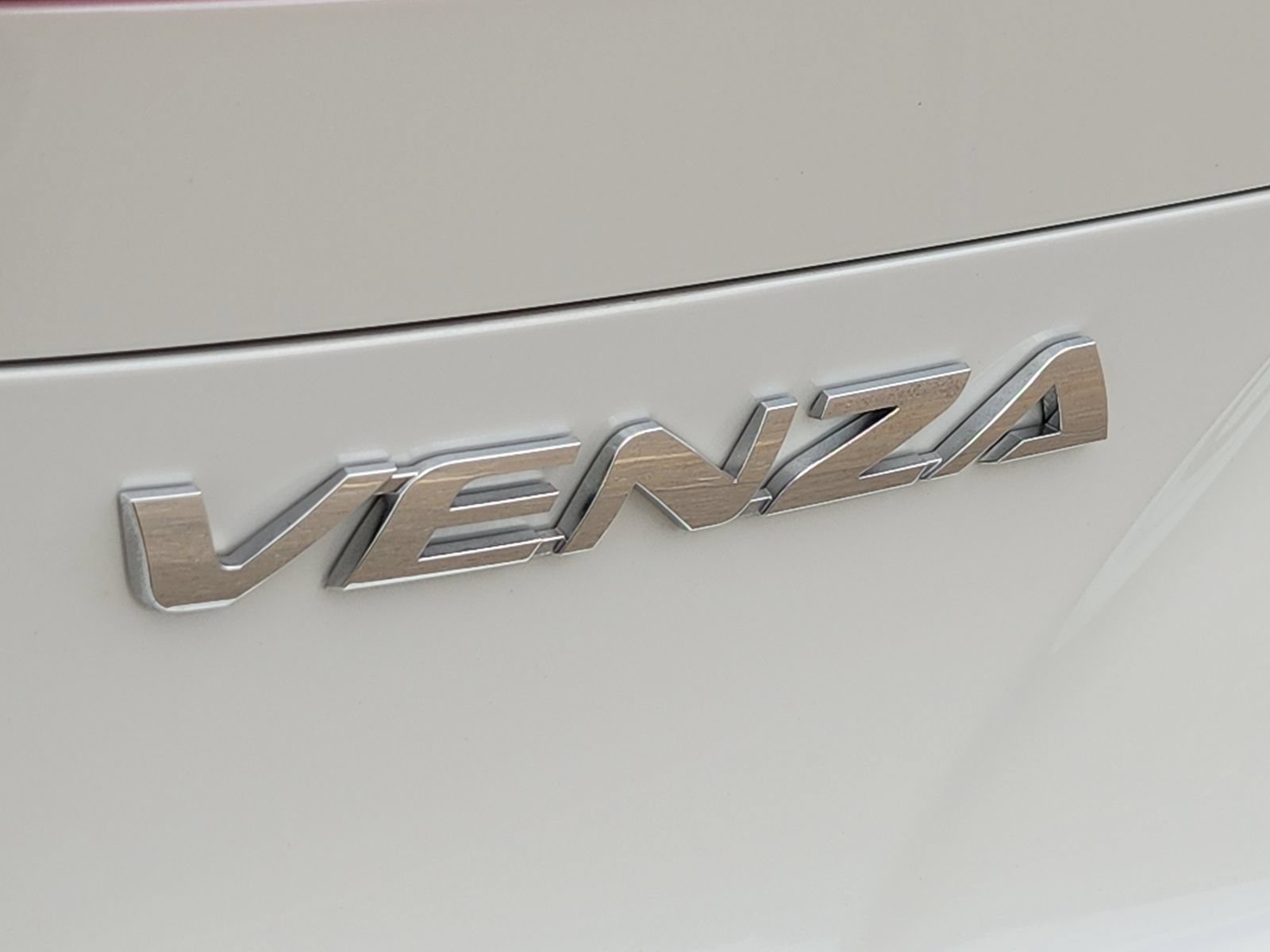 Used 2023 Toyota Venza Limited AWD/4WD image 12