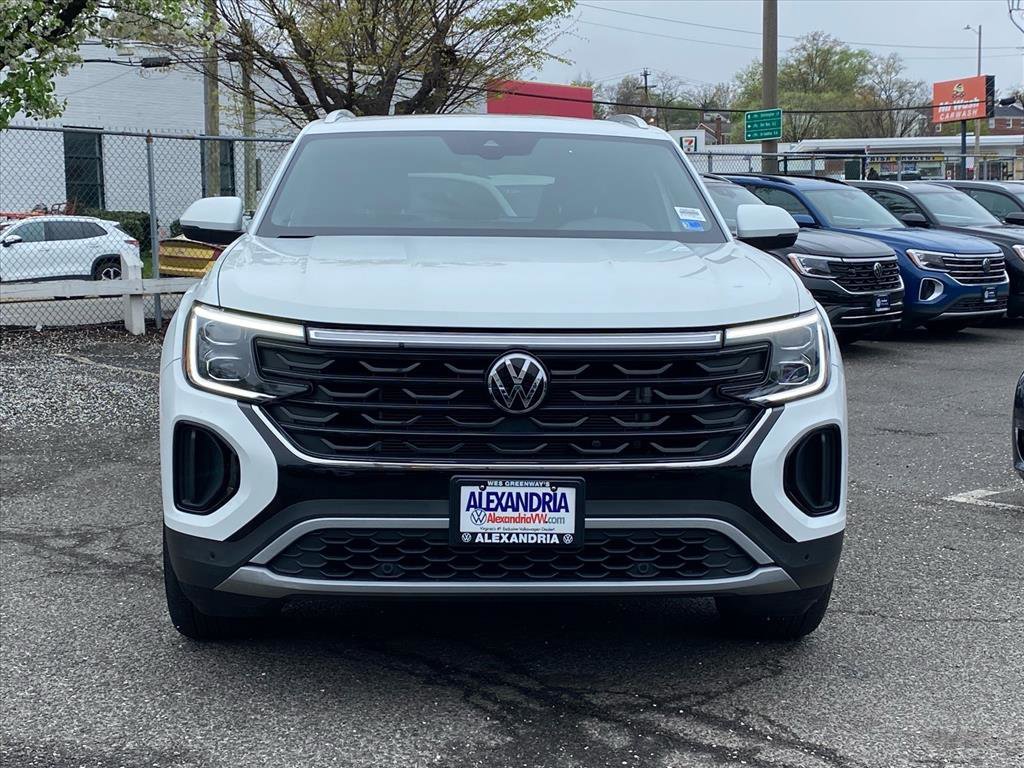 Certified 2024 Volkswagen Atlas Cross Sport SE w/ Panoramic Sunroof Package FWD image 6