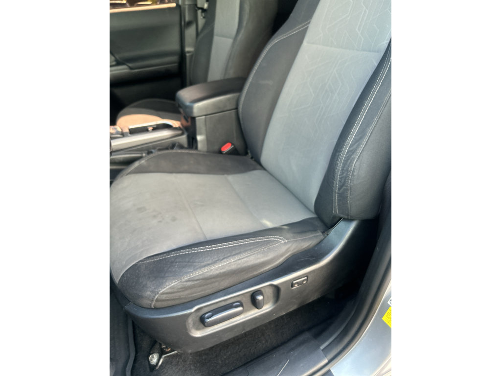 Used 2021 Toyota Tacoma TRD Off-Road w/ Technology Package AWD/4WD image 15