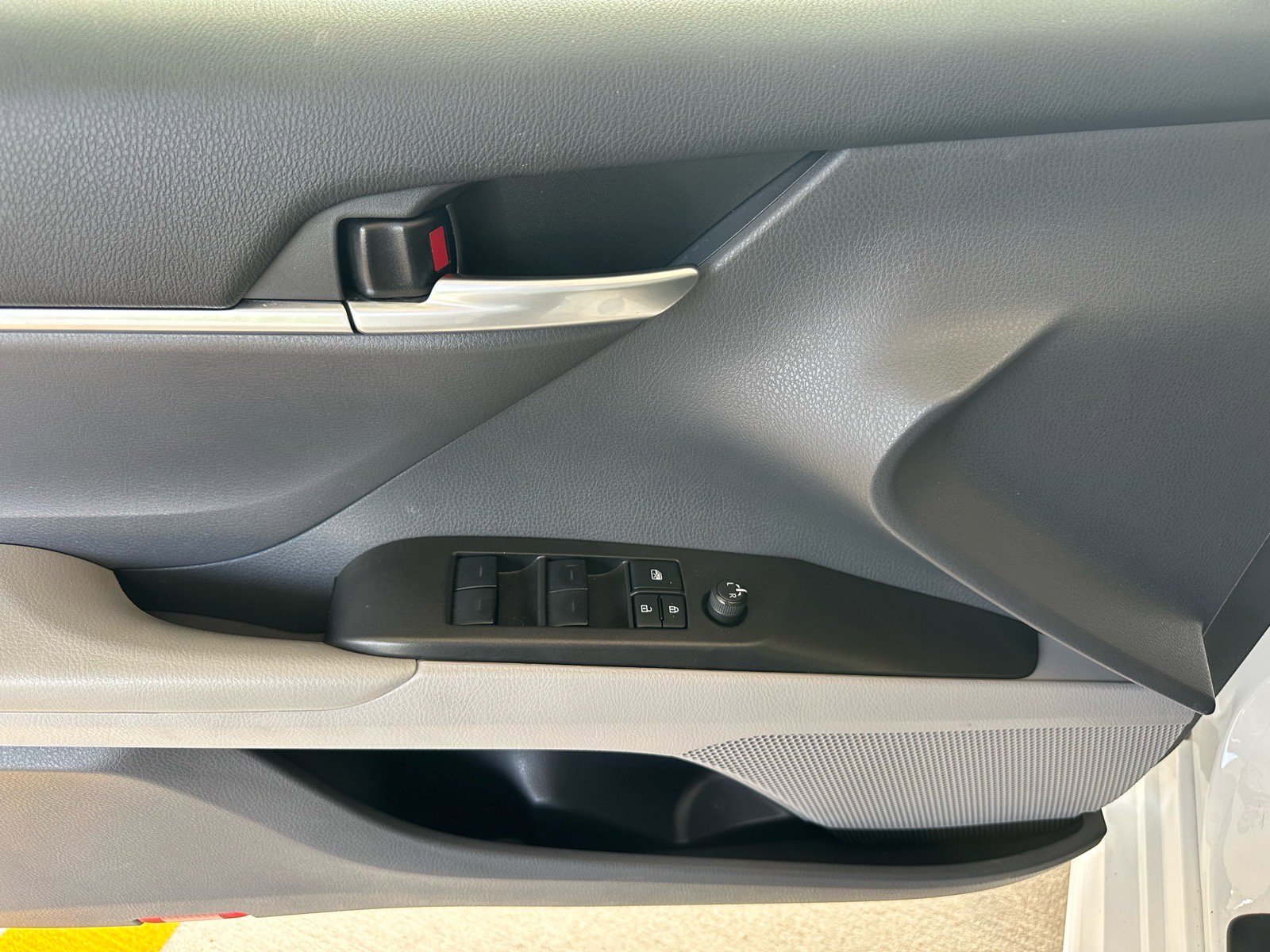 Used 2023 Toyota Camry SE w/ Convenience Package FWD image 14